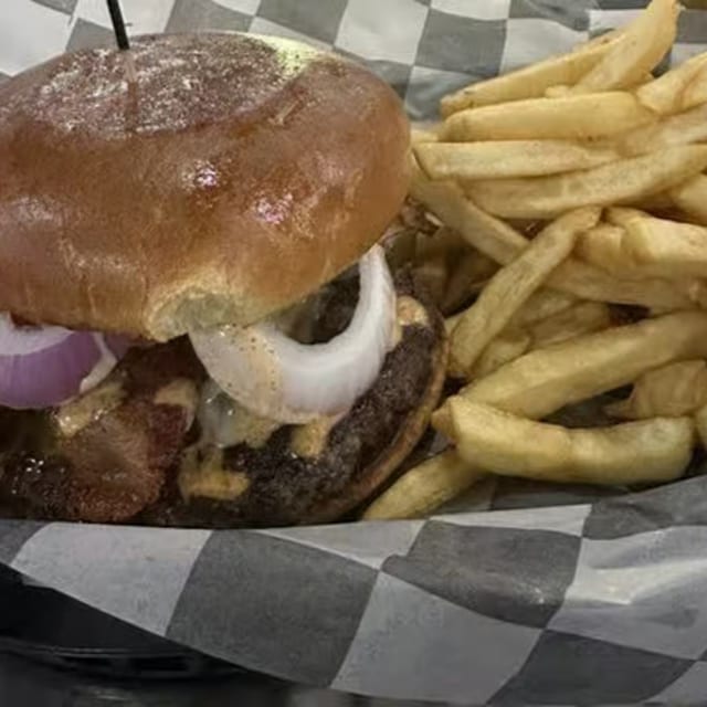 Cheers Spicy Pub Burger.